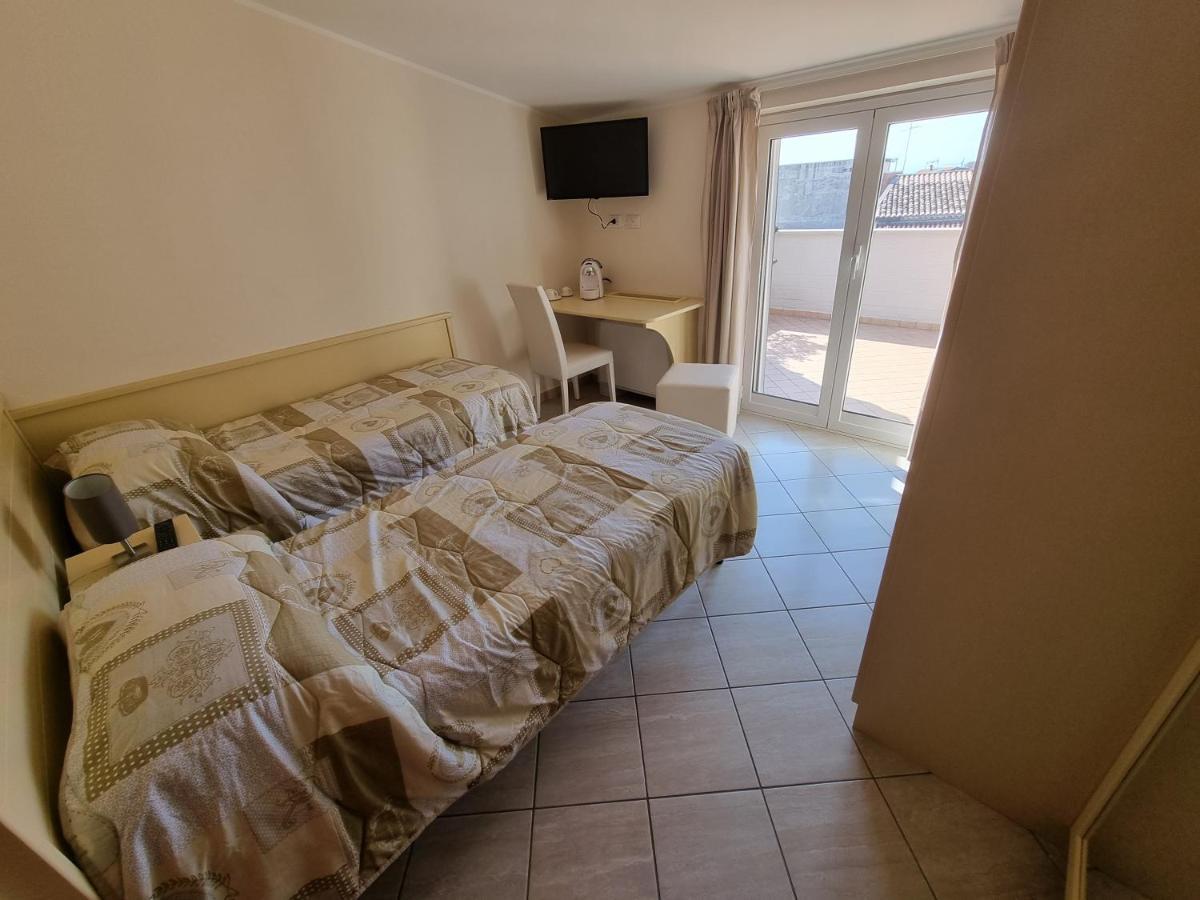 B&B E Casa Vacanza Al Castello Roccella Ionica Kültér fotó