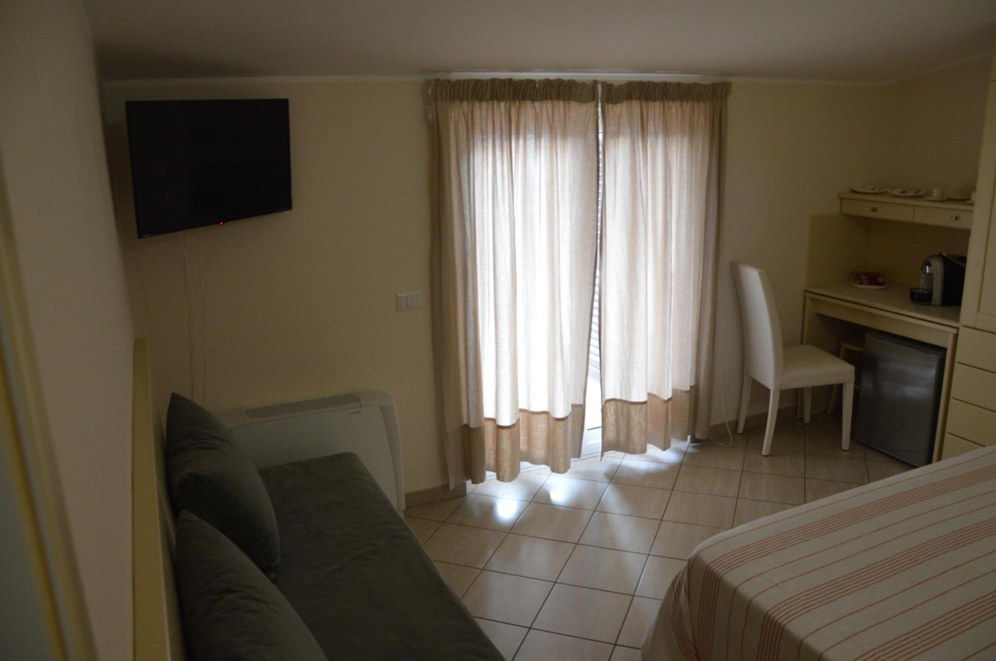 B&B E Casa Vacanza Al Castello Roccella Ionica Kültér fotó