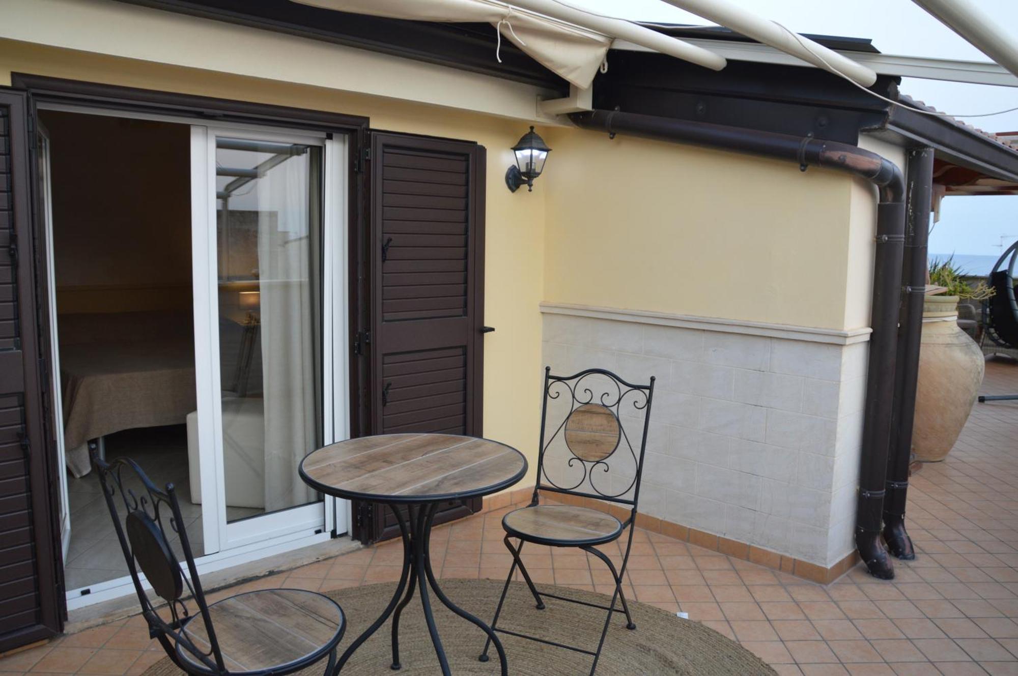 B&B E Casa Vacanza Al Castello Roccella Ionica Kültér fotó