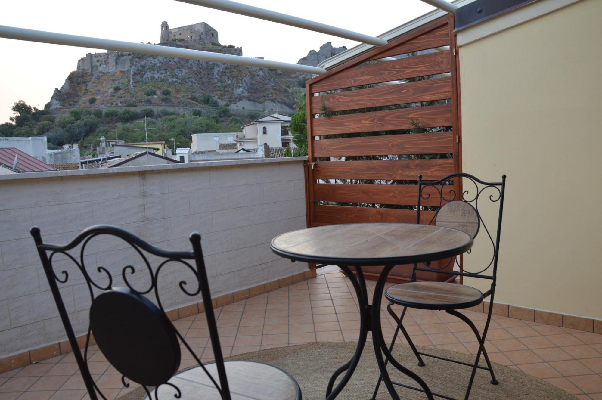 B&B E Casa Vacanza Al Castello Roccella Ionica Kültér fotó