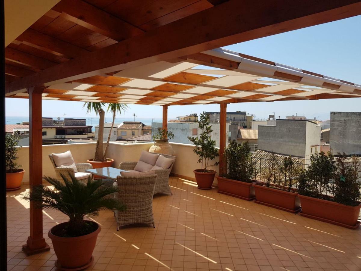 B&B E Casa Vacanza Al Castello Roccella Ionica Kültér fotó